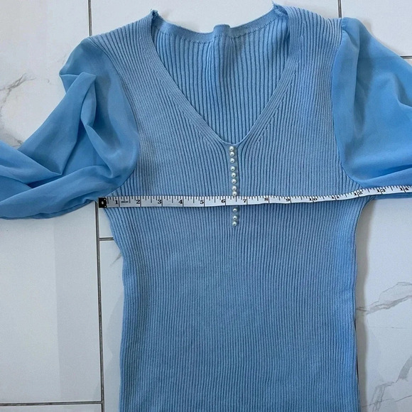 Classy pearl sheer  sleeved knit sweater/ Light baby blue/ See measurements - Picture 9 of 10